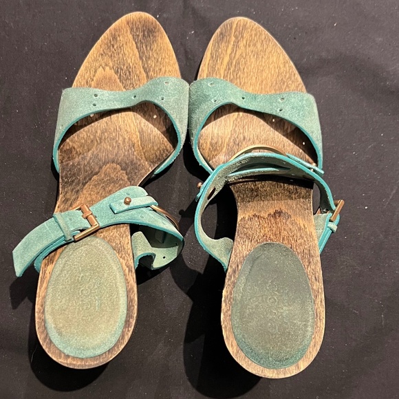 Gucci Heels - Picture 2 of 5